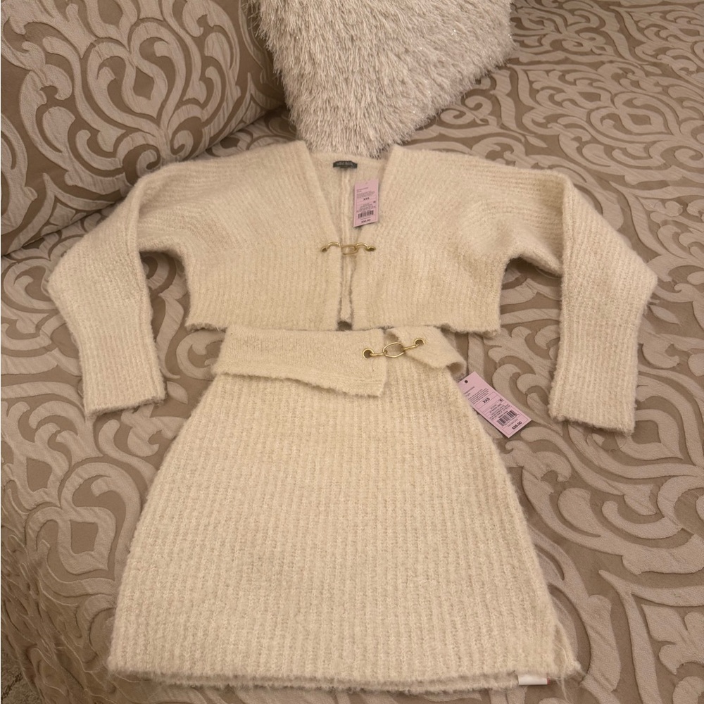 Wild Fable: 2 piece sweater set. skirt and top size xxs